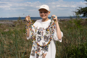Bainbridge girl ‘checks’ leukemia’s challenges marked by artist-made beads