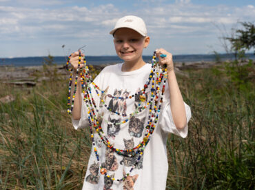 Bainbridge girl ‘checks’ leukemia’s challenges marked by artist-made beads